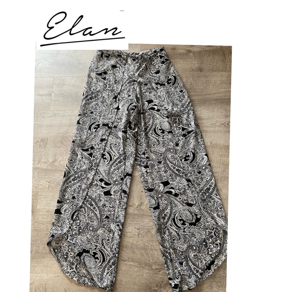 Elan Size Medium Polyester Split Front Legs Elast… - image 1